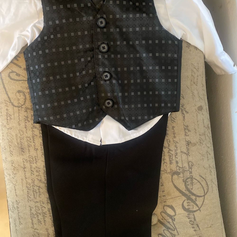 Suit - Picture 5 of 5